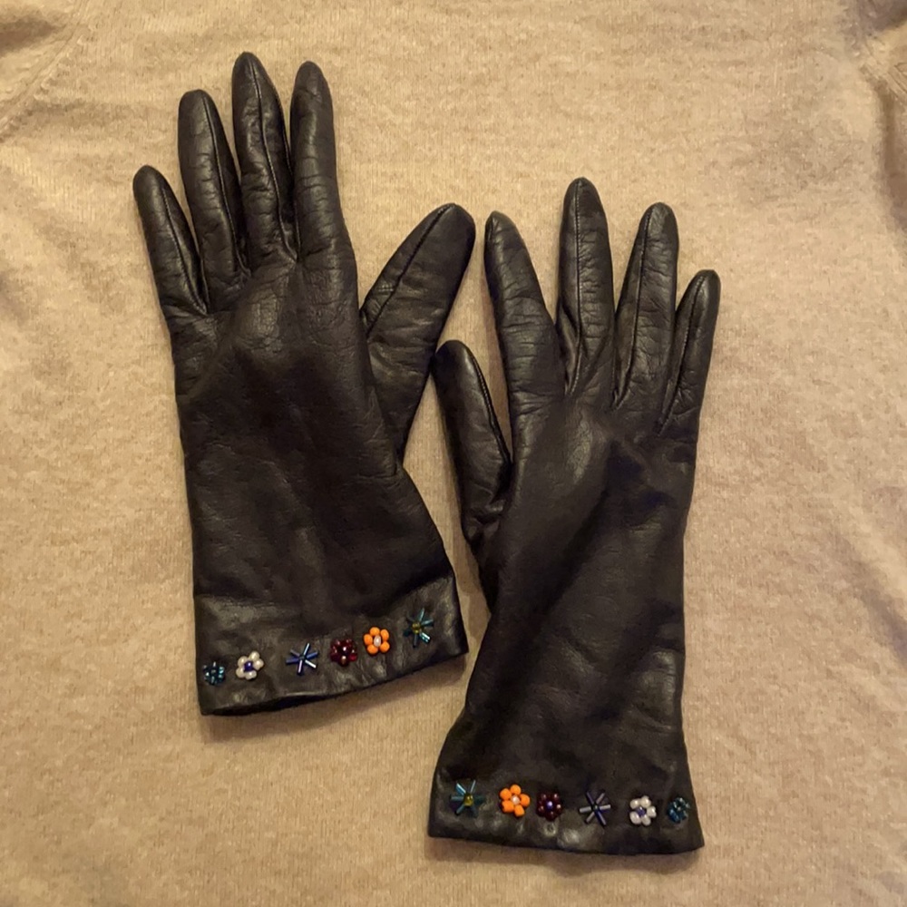 Genuine leather super soft cashmere lined 7.5 gloves beaded black